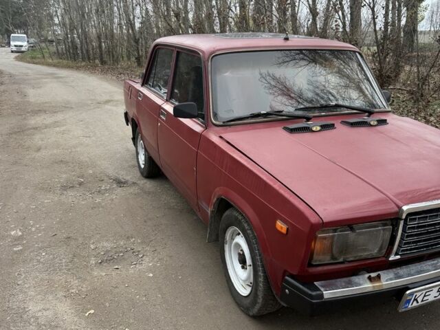 Красный ВАЗ 2107, объемом двигателя 1.5 л и пробегом 50 тыс. км за 709 $, фото 1 на Automoto.ua
