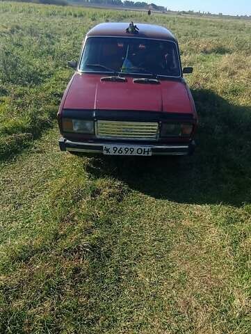 Красный ВАЗ 2107, объемом двигателя 1.5 л и пробегом 640 тыс. км за 861 $, фото 4 на Automoto.ua