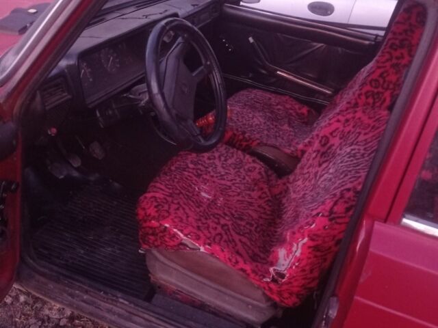 Красный ВАЗ 2107, объемом двигателя 0 л и пробегом 333 тыс. км за 392 $, фото 2 на Automoto.ua