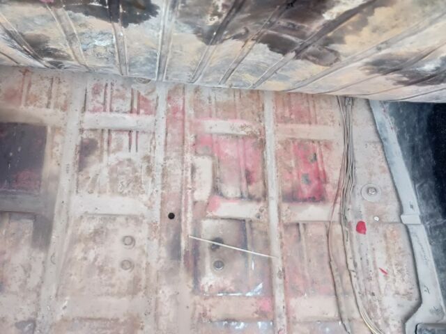 Красный ВАЗ 2107, объемом двигателя 1 л и пробегом 100 тыс. км за 559 $, фото 14 на Automoto.ua