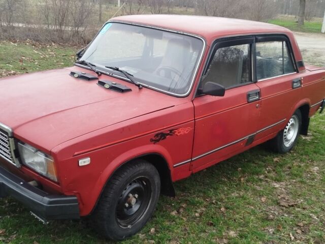 Красный ВАЗ 2107, объемом двигателя 1.3 л и пробегом 98 тыс. км за 593 $, фото 1 на Automoto.ua