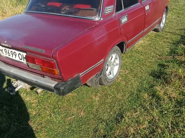 Красный ВАЗ 2107, объемом двигателя 1.5 л и пробегом 640 тыс. км за 861 $, фото 3 на Automoto.ua