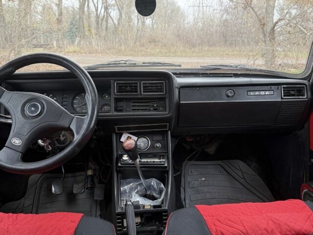 Красный ВАЗ 2107, объемом двигателя 1.5 л и пробегом 50 тыс. км за 709 $, фото 7 на Automoto.ua