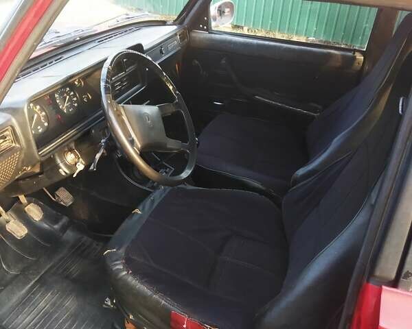 Красный ВАЗ 2107, объемом двигателя 1.5 л и пробегом 50 тыс. км за 772 $, фото 4 на Automoto.ua