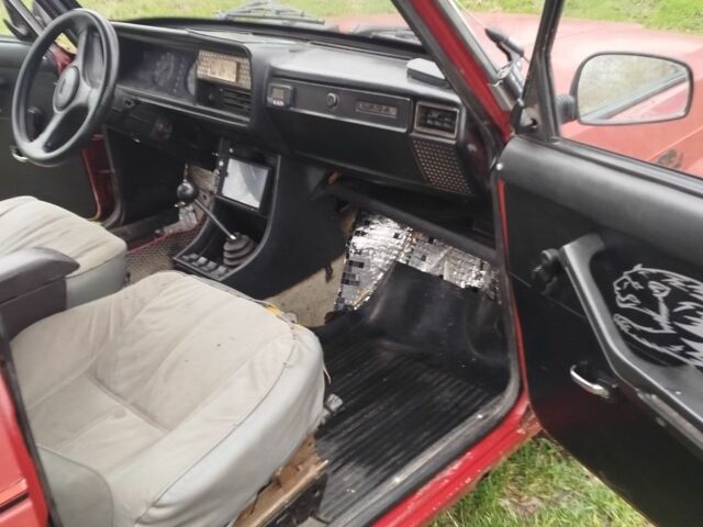 Красный ВАЗ 2107, объемом двигателя 1.3 л и пробегом 98 тыс. км за 593 $, фото 11 на Automoto.ua