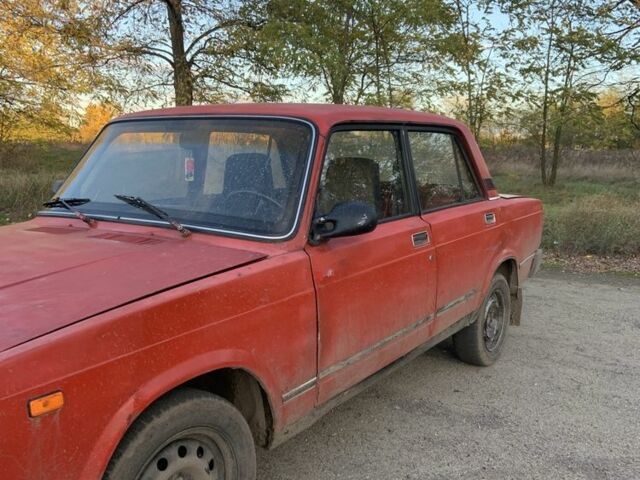 ВАЗ 2107 1989 в Черкассах на Automoto.ua Красный ВАЗ 2107, объемом двигателя 1.5 л и пробегом 3 тыс. км за 338 $, фото 1 на Automoto.ua