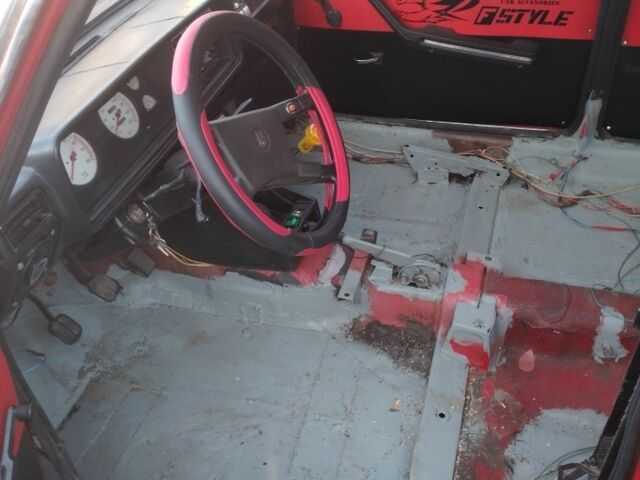 Красный ВАЗ 2107, объемом двигателя 1.5 л и пробегом 143 тыс. км за 474 $, фото 7 на Automoto.ua