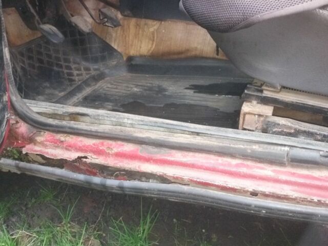 Красный ВАЗ 2107, объемом двигателя 0 л и пробегом 46 тыс. км за 238 $, фото 3 на Automoto.ua