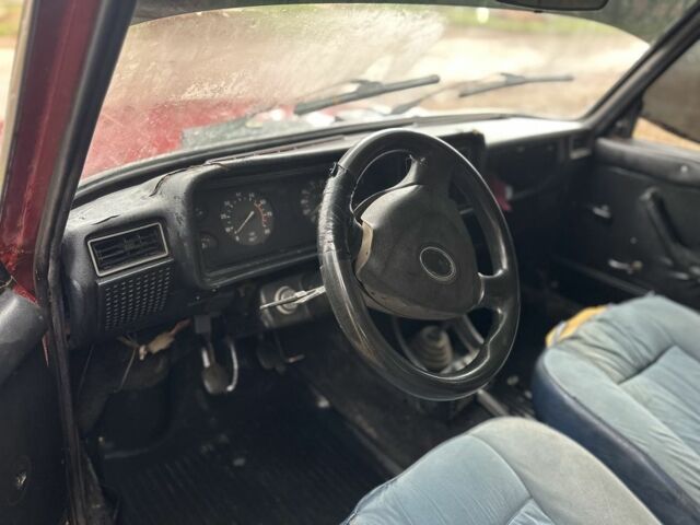 Красный ВАЗ 2107, объемом двигателя 1.5 л и пробегом 145 тыс. км за 650 $, фото 6 на Automoto.ua