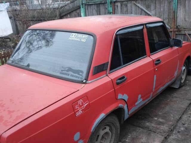 Красный ВАЗ 2107, объемом двигателя 1.5 л и пробегом 143 тыс. км за 474 $, фото 1 на Automoto.ua