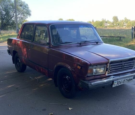 Красный ВАЗ 2107, объемом двигателя 1.5 л и пробегом 1 тыс. км за 500 $, фото 3 на Automoto.ua
