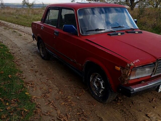 Красный ВАЗ 2107, объемом двигателя 5 л и пробегом 120 тыс. км за 650 $, фото 2 на Automoto.ua