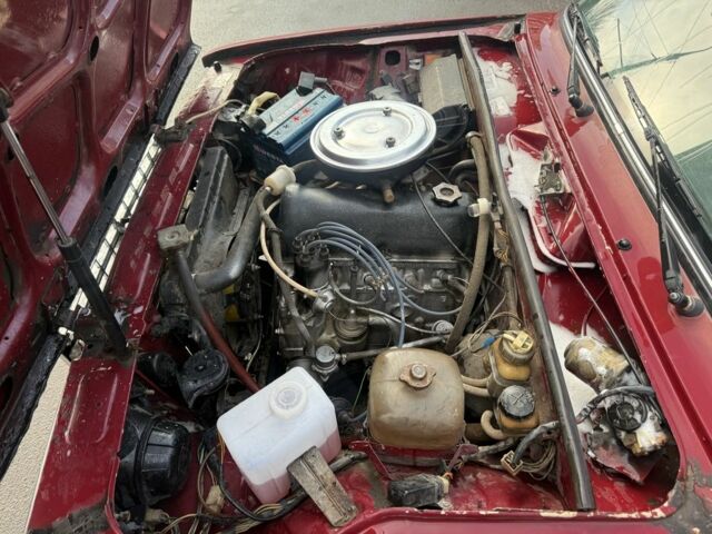 Красный ВАЗ 2107, объемом двигателя 1.5 л и пробегом 200 тыс. км за 593 $, фото 2 на Automoto.ua