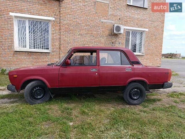 Красный ВАЗ 2107, объемом двигателя 1.3 л и пробегом 300 тыс. км за 650 $, фото 4 на Automoto.ua