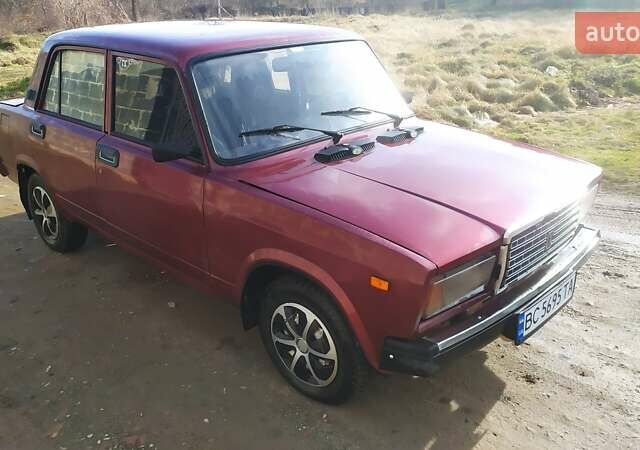 Красный ВАЗ 2107, объемом двигателя 1.5 л и пробегом 120 тыс. км за 850 $, фото 1 на Automoto.ua