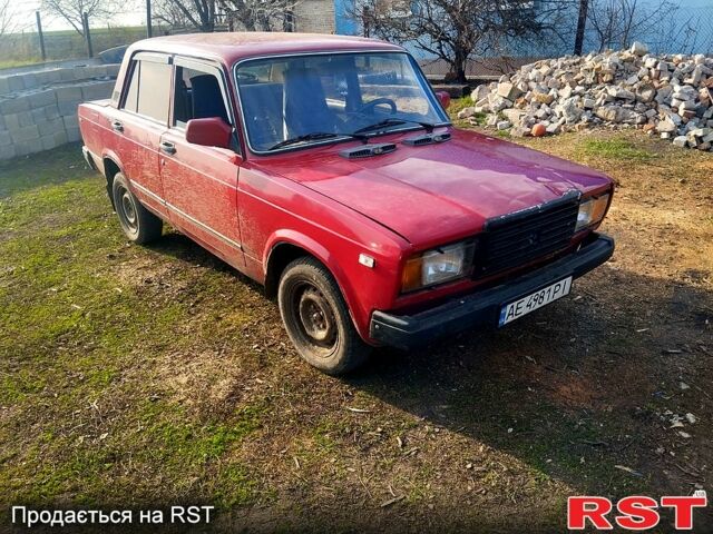 Красный ВАЗ 2107, объемом двигателя 1.5 л и пробегом 999 тыс. км за 750 $, фото 2 на Automoto.ua