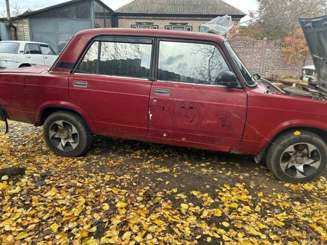 ВАЗ 2107 1990 в Изюме на Automoto.ua Красный ВАЗ 2107, объемом двигателя 1.3 л и пробегом 300 тыс. км за 523 $, фото 2 на Automoto.ua