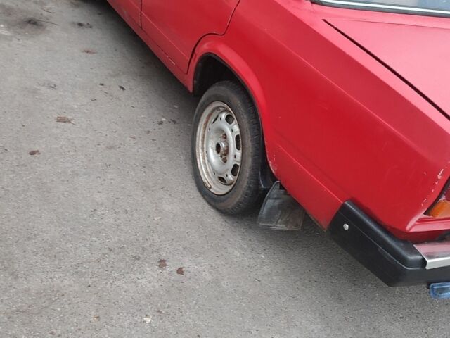 Червоний ВАЗ 2107, об'ємом двигуна 1 л та пробігом 100 тис. км за 711 $, фото 1 на Automoto.ua