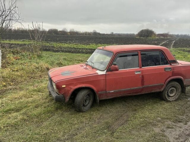 Красный ВАЗ 2107, объемом двигателя 1.5 л и пробегом 666 тыс. км за 714 $, фото 1 на Automoto.ua