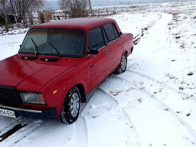 Красный ВАЗ 2107, объемом двигателя 1.5 л и пробегом 100 тыс. км за 750 $, фото 2 на Automoto.ua