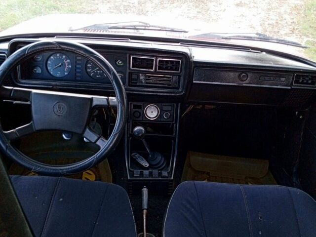 Красный ВАЗ 2107, объемом двигателя 5 л и пробегом 120 тыс. км за 650 $, фото 7 на Automoto.ua