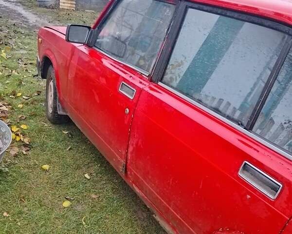 Красный ВАЗ 2107, объемом двигателя 1.5 л и пробегом 421 тыс. км за 550 $, фото 2 на Automoto.ua