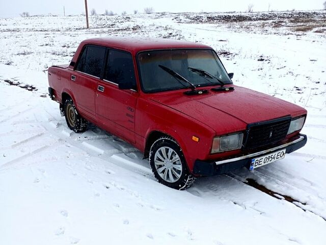 Красный ВАЗ 2107, объемом двигателя 1.5 л и пробегом 100 тыс. км за 750 $, фото 4 на Automoto.ua
