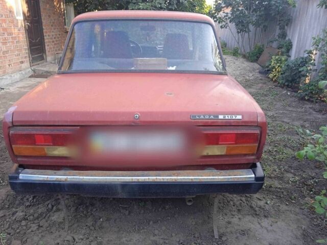 Красный ВАЗ 2107, объемом двигателя 1.4 л и пробегом 190 тыс. км за 350 $, фото 1 на Automoto.ua