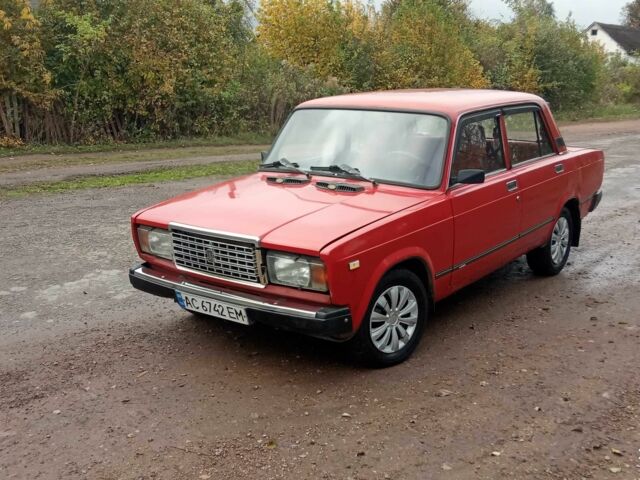 Красный ВАЗ 2107, объемом двигателя 1.5 л и пробегом 330 тыс. км за 764 $, фото 3 на Automoto.ua
