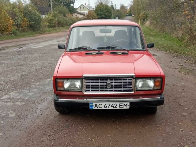 Красный ВАЗ 2107, объемом двигателя 1.5 л и пробегом 330 тыс. км за 764 $, фото 4 на Automoto.ua