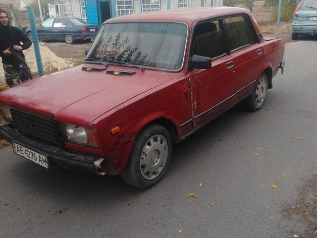 ВАЗ 2107 1990 в Новомосковске на Automoto.ua Красный ВАЗ 2107, объемом двигателя 0 л и пробегом 700 тыс. км за 360 $, фото 1 на Automoto.ua