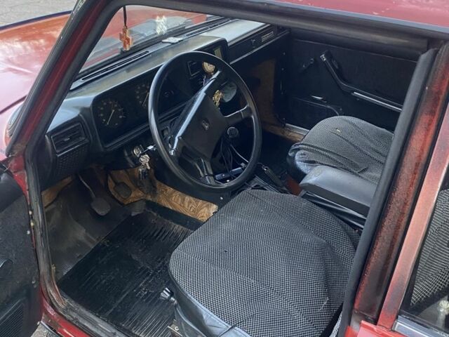 ВАЗ 2107 1990 в Краматорске на Automoto.ua Красный ВАЗ 2107, объемом двигателя 1.6 л и пробегом 180 тыс. км за 833 $, фото 4 на Automoto.ua