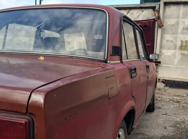 Красный ВАЗ 2107, объемом двигателя 0 л и пробегом 90 тыс. км за 500 $, фото 2 на Automoto.ua