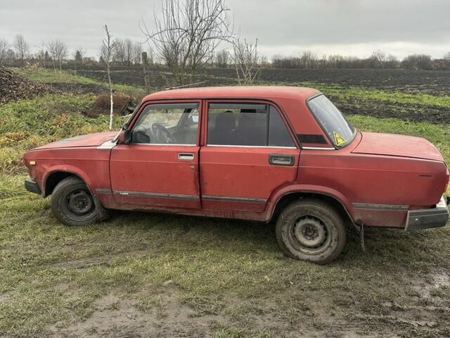 Красный ВАЗ 2107, объемом двигателя 1.5 л и пробегом 666 тыс. км за 714 $, фото 2 на Automoto.ua