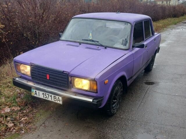 Красный ВАЗ 2107, объемом двигателя 1 л и пробегом 220 тыс. км за 663 $, фото 2 на Automoto.ua