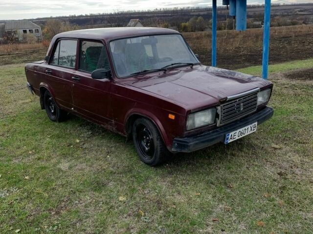 ВАЗ 2107 1991 в Каменское - Днепродзержинск на Automoto.ua Красный ВАЗ 2107, объемом двигателя 1.5 л и пробегом 100 тыс. км за 334 $, фото 1 на Automoto.ua