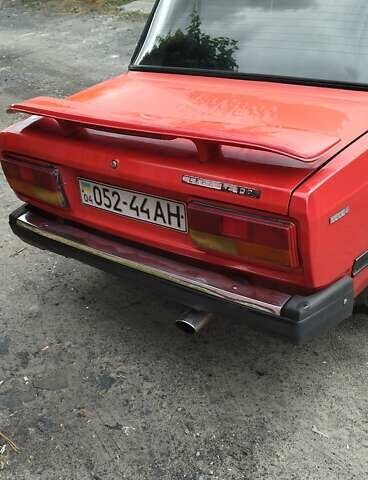 Красный ВАЗ 2107, объемом двигателя 1.5 л и пробегом 250 тыс. км за 900 $, фото 2 на Automoto.ua
