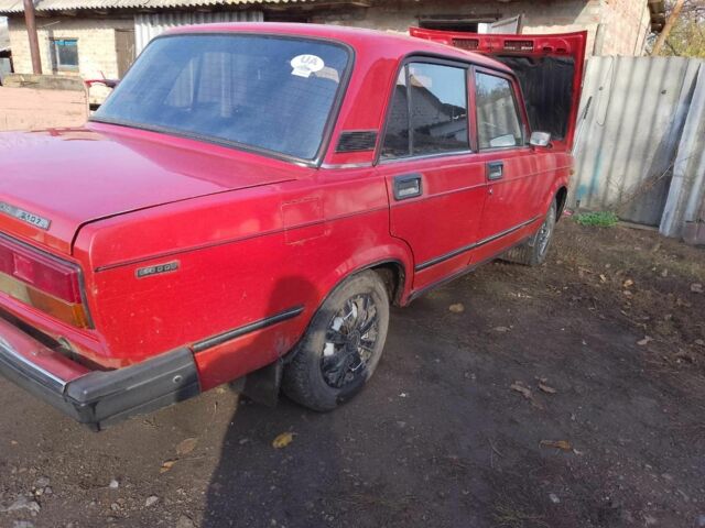 ВАЗ 2107 1991 в Черкассах на Automoto.ua Красный ВАЗ 2107, объемом двигателя 6 л и пробегом 700 тыс. км за 667 $, фото 3 на Automoto.ua