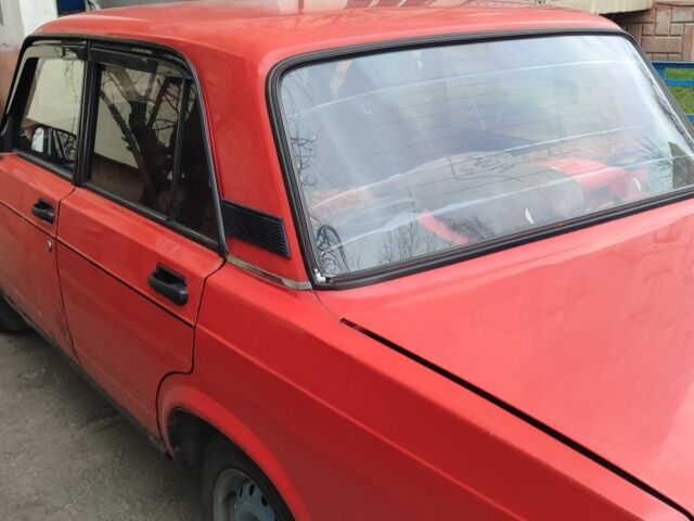 Красный ВАЗ 2107, объемом двигателя 1.5 л и пробегом 150 тыс. км за 1100 $, фото 2 на Automoto.ua