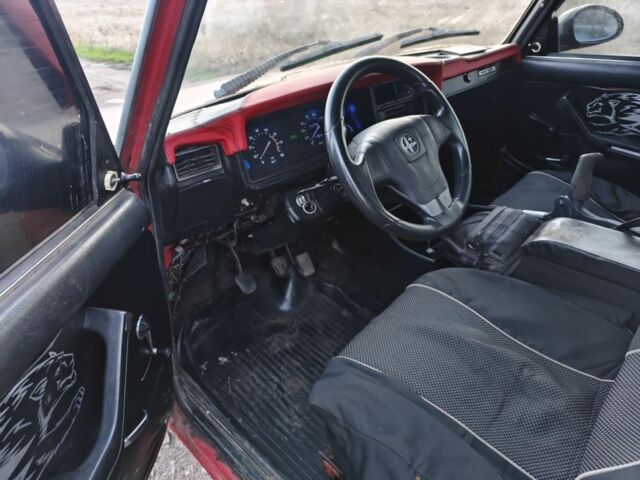 Красный ВАЗ 2107, объемом двигателя 1 л и пробегом 111 тыс. км за 357 $, фото 2 на Automoto.ua