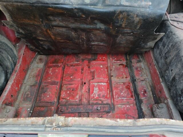 Красный ВАЗ 2107, объемом двигателя 1 л и пробегом 111 тыс. км за 357 $, фото 3 на Automoto.ua