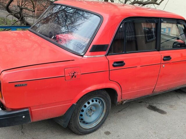 Красный ВАЗ 2107, объемом двигателя 1.5 л и пробегом 150 тыс. км за 1100 $, фото 3 на Automoto.ua