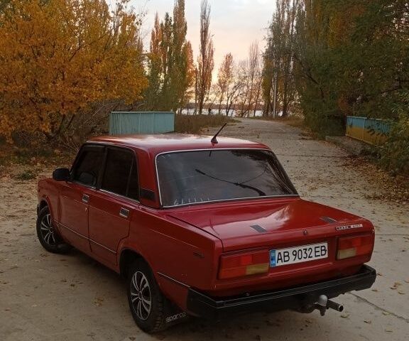 ВАЗ 2107 1991 в Каневе на Automoto.ua Красный ВАЗ 2107, объемом двигателя 1.5 л и пробегом 90 тыс. км за 833 $, фото 5 на Automoto.ua