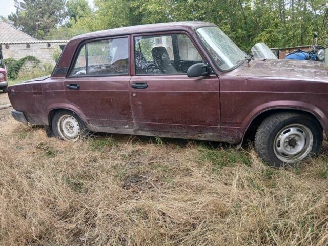 Красный ВАЗ 2107, объемом двигателя 1.5 л и пробегом 3 тыс. км за 850 $, фото 1 на Automoto.ua
