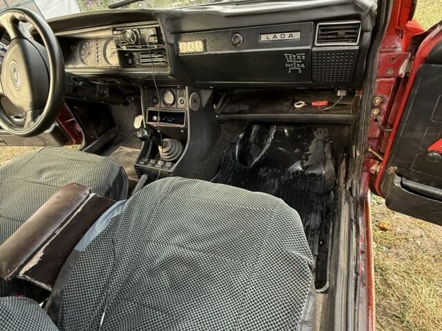 ВАЗ 2107 1991 у Миргороде на Automoto.ua Червоний ВАЗ 2107, об'ємом двигуна 1.5 л та пробігом 30 тис. км за 950 $, фото 18 на Automoto.ua