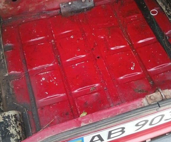 ВАЗ 2107 1991 в Каневе на Automoto.ua Красный ВАЗ 2107, объемом двигателя 1.5 л и пробегом 90 тыс. км за 833 $, фото 9 на Automoto.ua