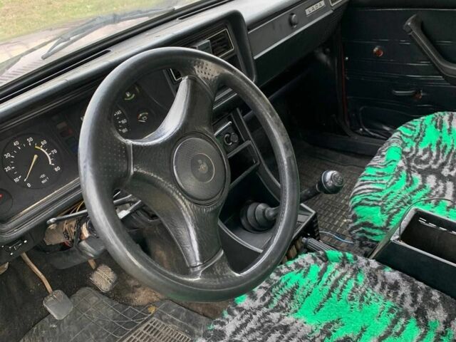 ВАЗ 2107 1991 в Каменское - Днепродзержинск на Automoto.ua Красный ВАЗ 2107, объемом двигателя 1.5 л и пробегом 100 тыс. км за 334 $, фото 5 на Automoto.ua