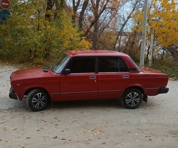 ВАЗ 2107 1991 в Каневе на Automoto.ua Красный ВАЗ 2107, объемом двигателя 1.5 л и пробегом 90 тыс. км за 833 $, фото 6 на Automoto.ua