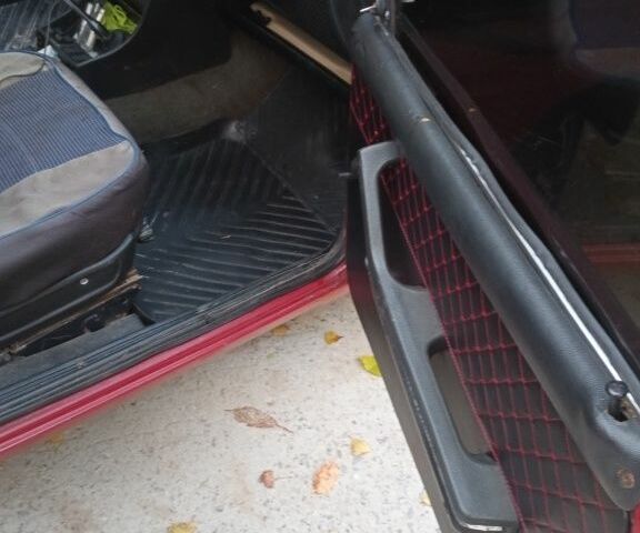 ВАЗ 2107 1991 в Каневе на Automoto.ua Красный ВАЗ 2107, объемом двигателя 1.5 л и пробегом 90 тыс. км за 833 $, фото 13 на Automoto.ua