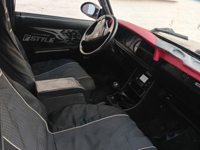 Красный ВАЗ 2107, объемом двигателя 1 л и пробегом 111 тыс. км за 357 $, фото 4 на Automoto.ua